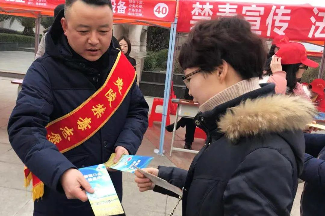 他们来自戒毒工作室，在疫情里寻找尊严