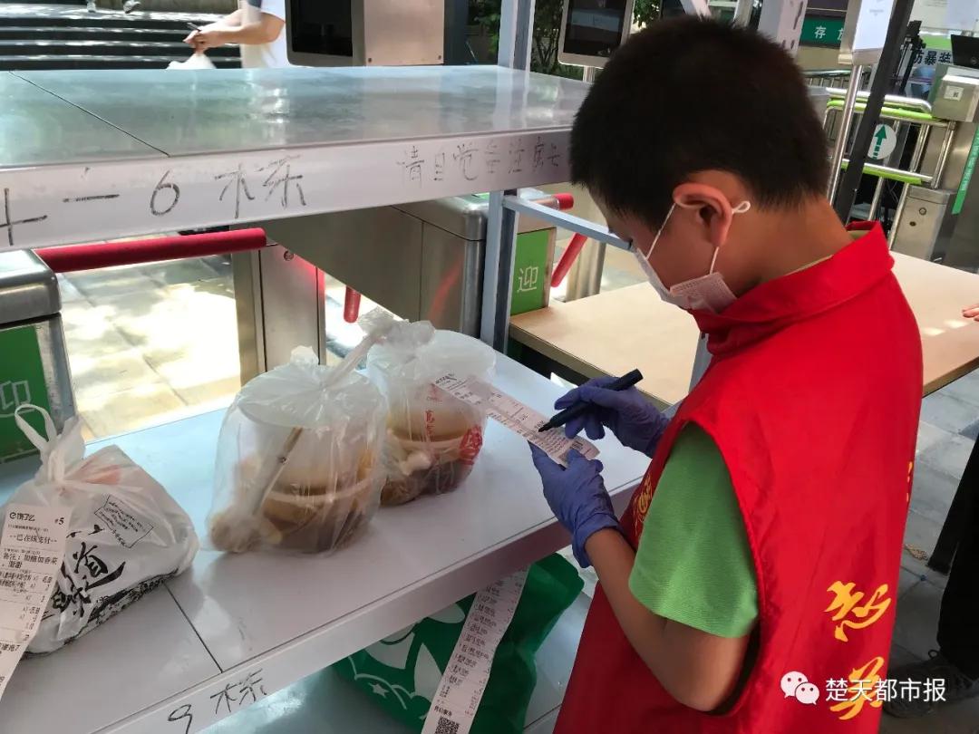 妗堟澘涓嬩笂缃戣,妗堟澘涓嬩笂缃戣鐨勫皬濂冲