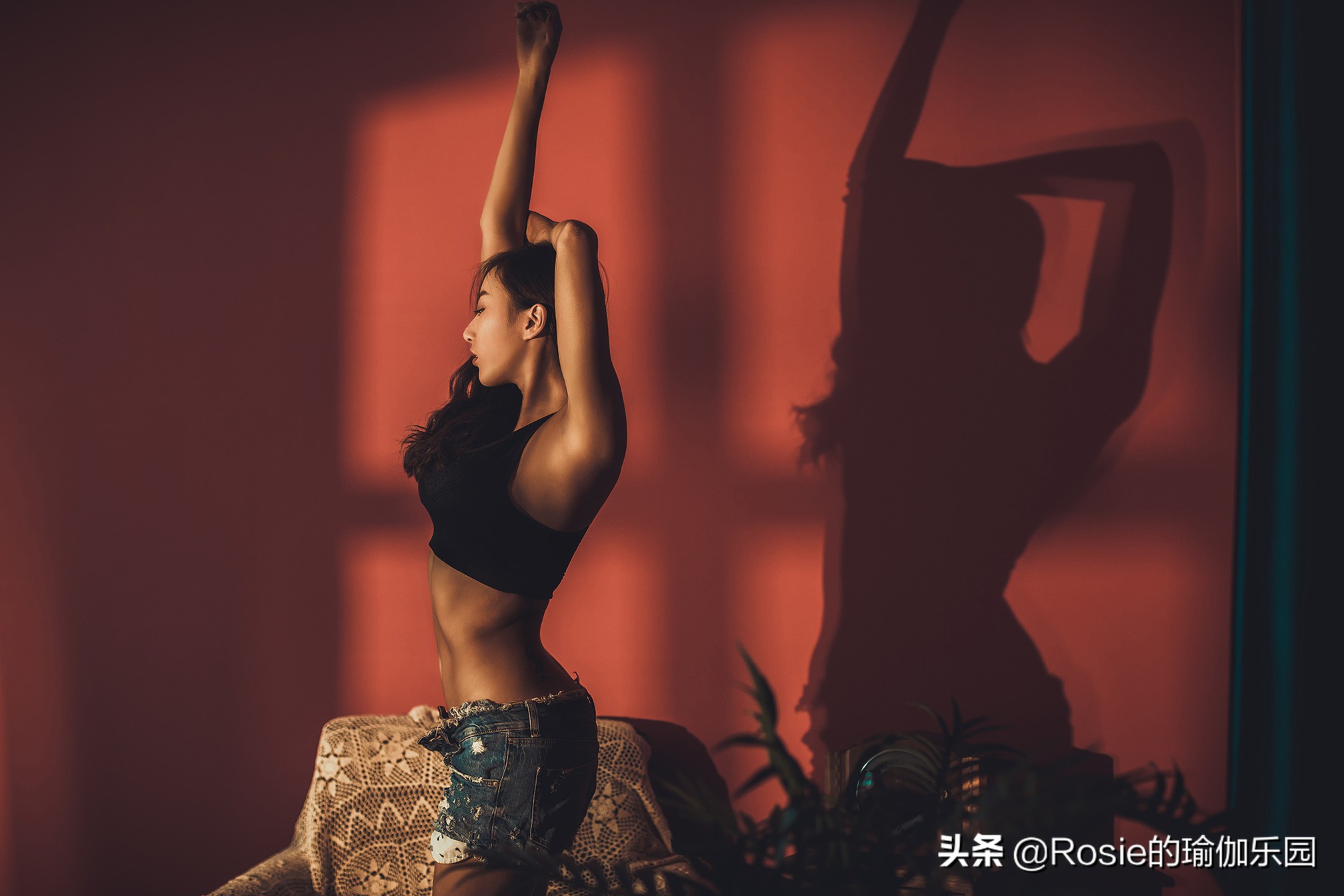 纠正体态美背,圆肩驼背松弛感穿搭