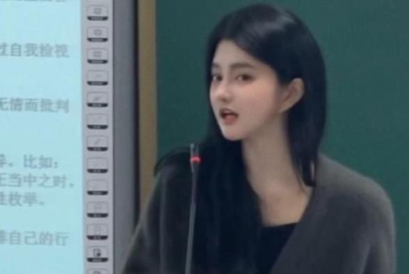 为什么大学里的英语课，多数是年轻漂亮的女老师？男老师去哪了