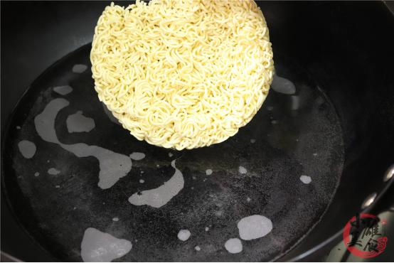 方便面不用鸡蛋炸着吃,方便面怎么煮好吃只加鸡蛋