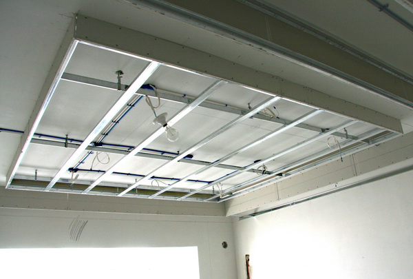 装修吊顶有必要用轻钢龙骨吗,吊顶是轻钢好还是木龙骨好