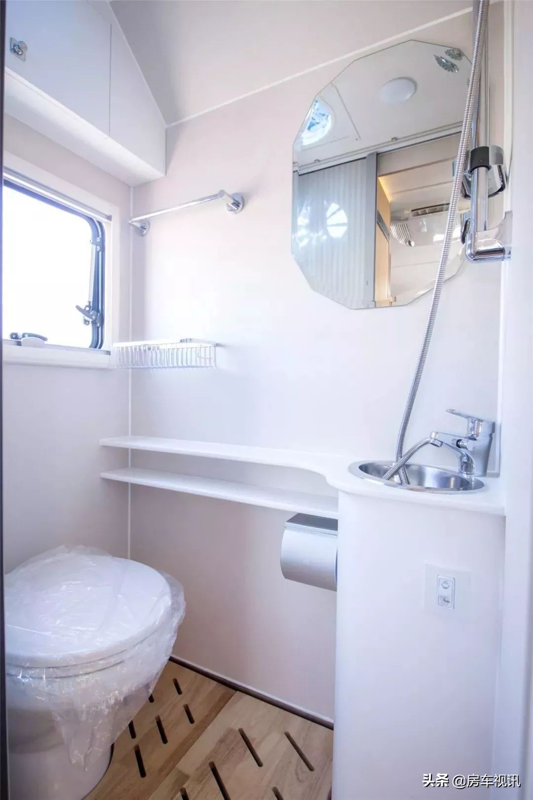 没有额头的皮卡房车,没有额头的背驮房车