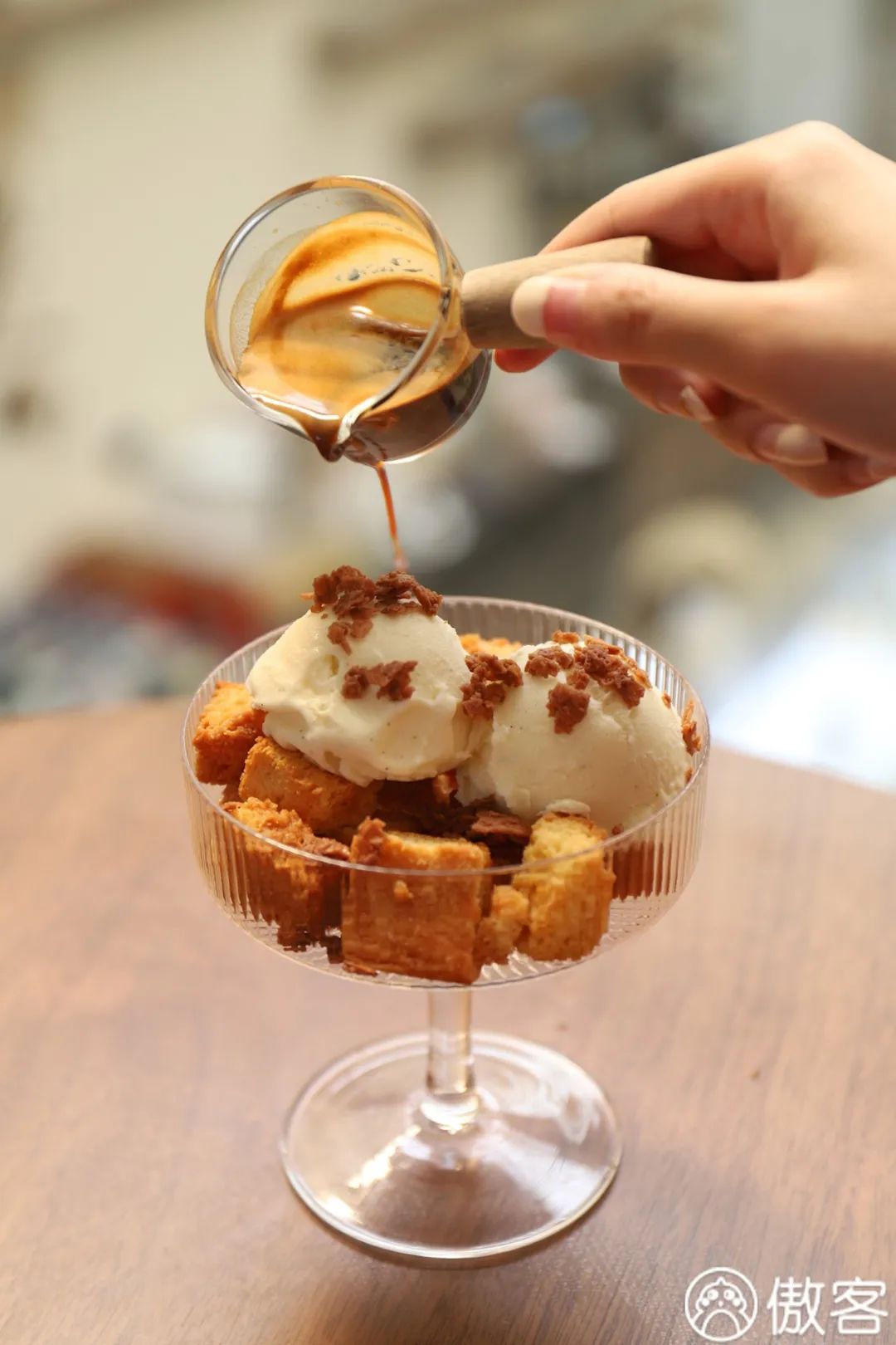 吃完了火遍全网的500㎡甜品店，我们一句话也“骂”不出来