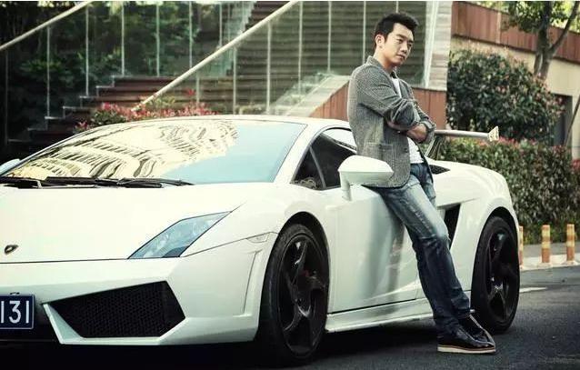 郑恺夜店出场,郑恺在跑男穿西装