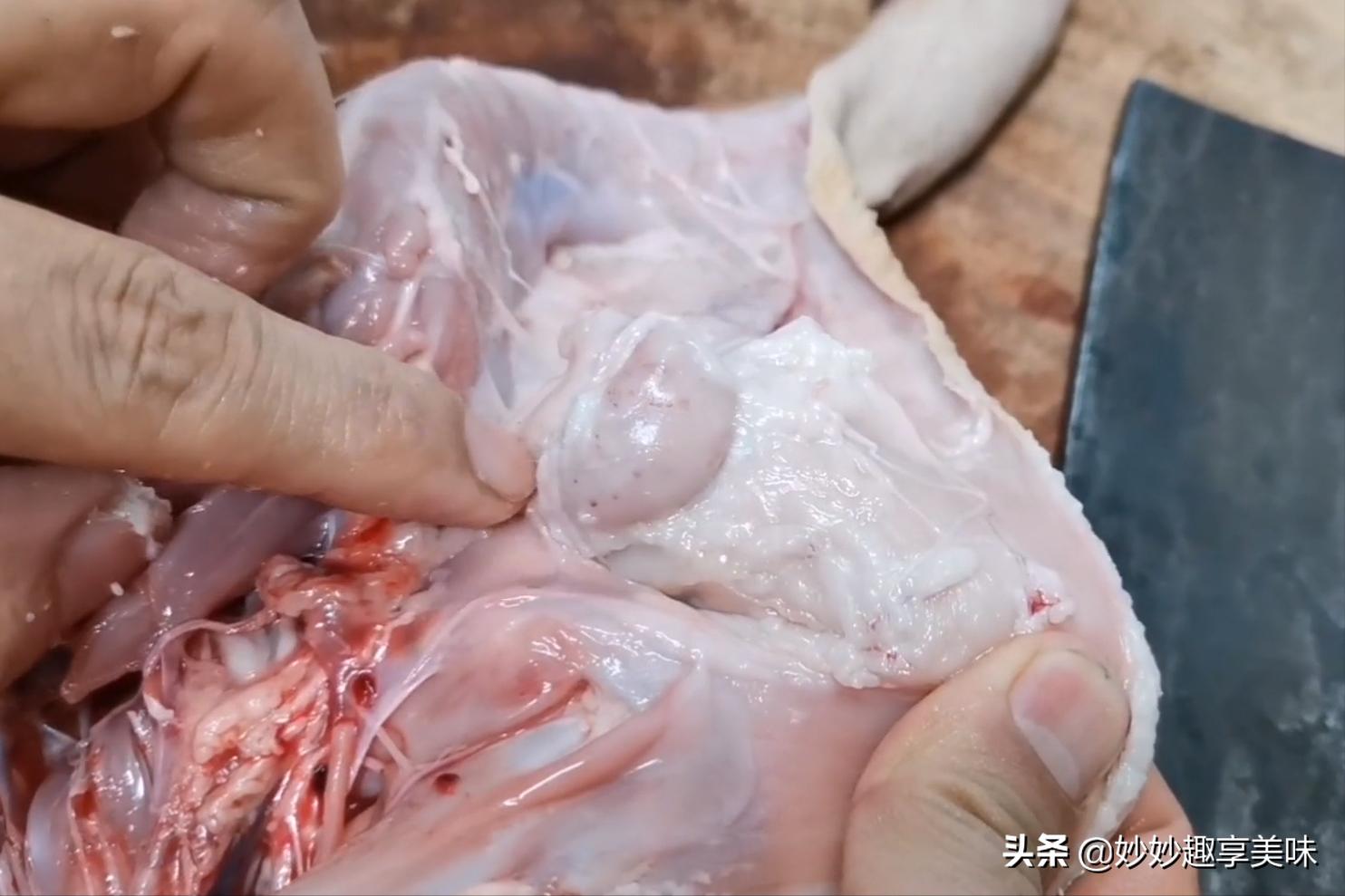 鸭肉怎么处理最好吃,买的鸭肉要不要过水