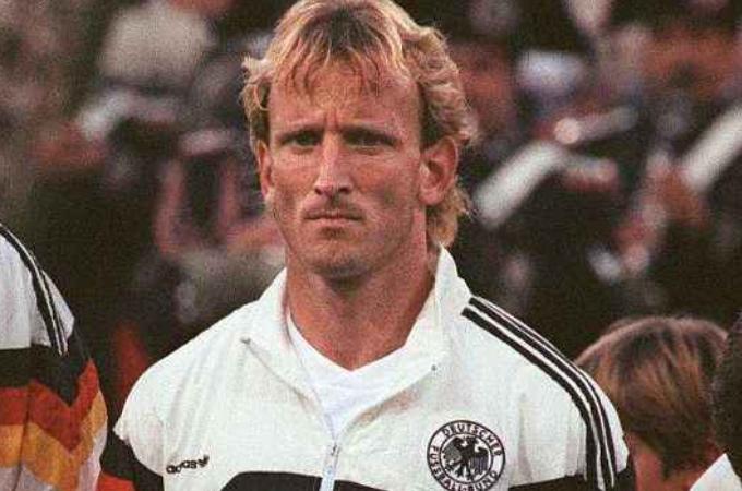 里瑟重炮把阿兰史密斯踢伤,里瑟射门的力量