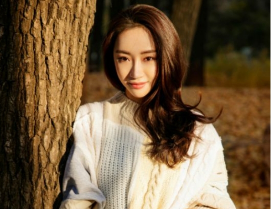 她是清朝后人却从不接清宫戏,她是爱新觉罗家族后裔