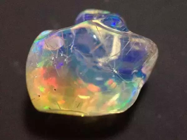 欧泊宝石黑色,好看的欧泊宝石