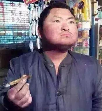 第一次抽烟抽万宝路,抽万宝路的老烟民