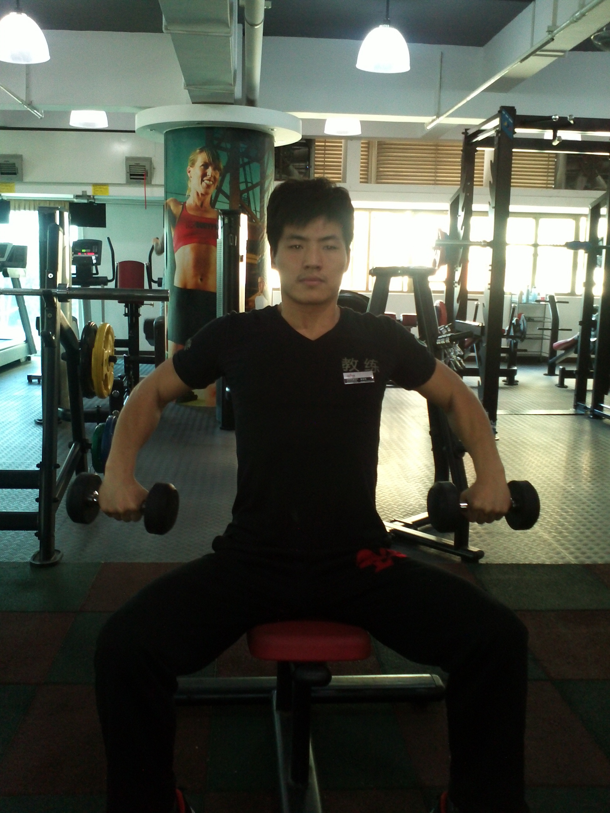 健身房抗阻力训练减脂动作讲解,健身房男人暴汗减脂训练教程