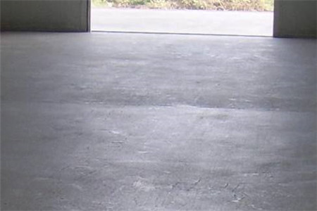 平房水泥地面潮湿怎么解决,家里水泥地面潮湿渗水怎么处理