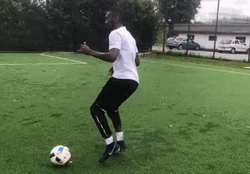 十大足球技巧过人动作,30秒掌握10种足球基本功