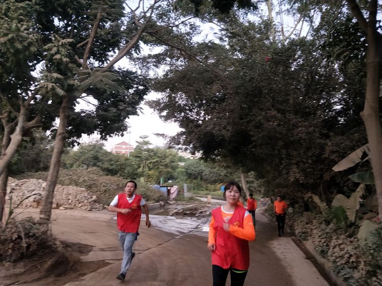 魅力深马，微马同行！六约微马助力深圳国际马拉松