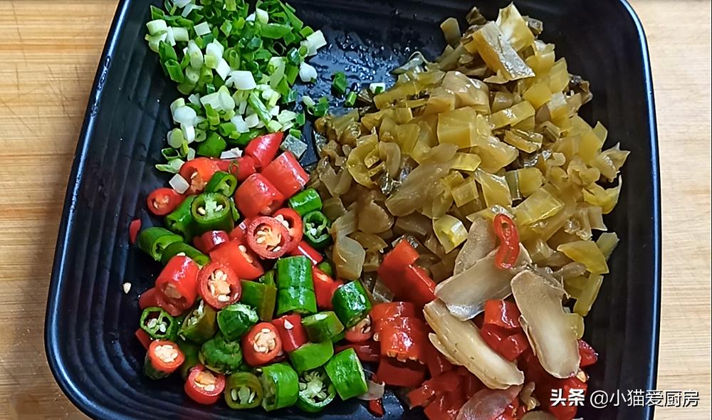 四川酸菜炒肉的家常做法,四川酸菜滑肉汤的正宗做法