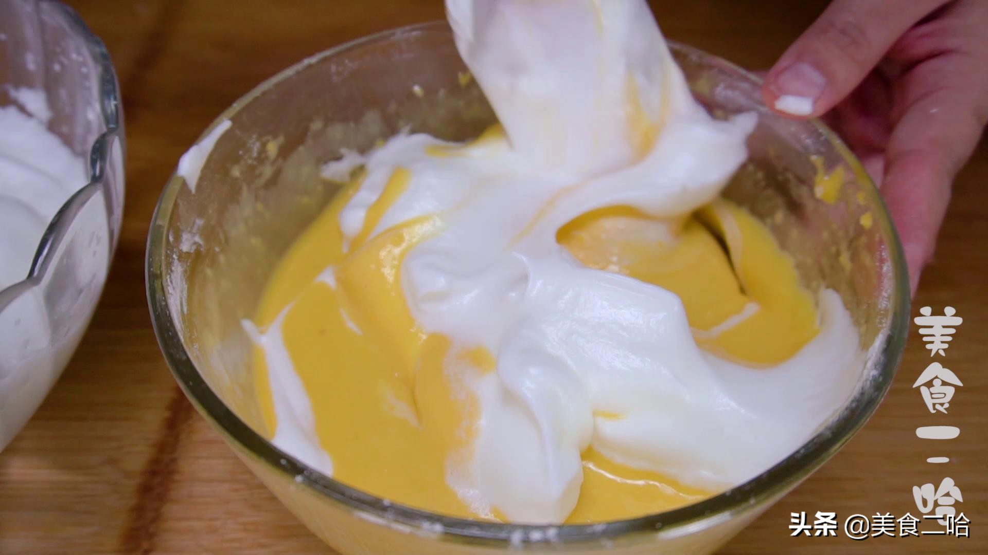 教你用电饭煲做蛋糕超级简单,做电饭煲蛋糕松软蓬松