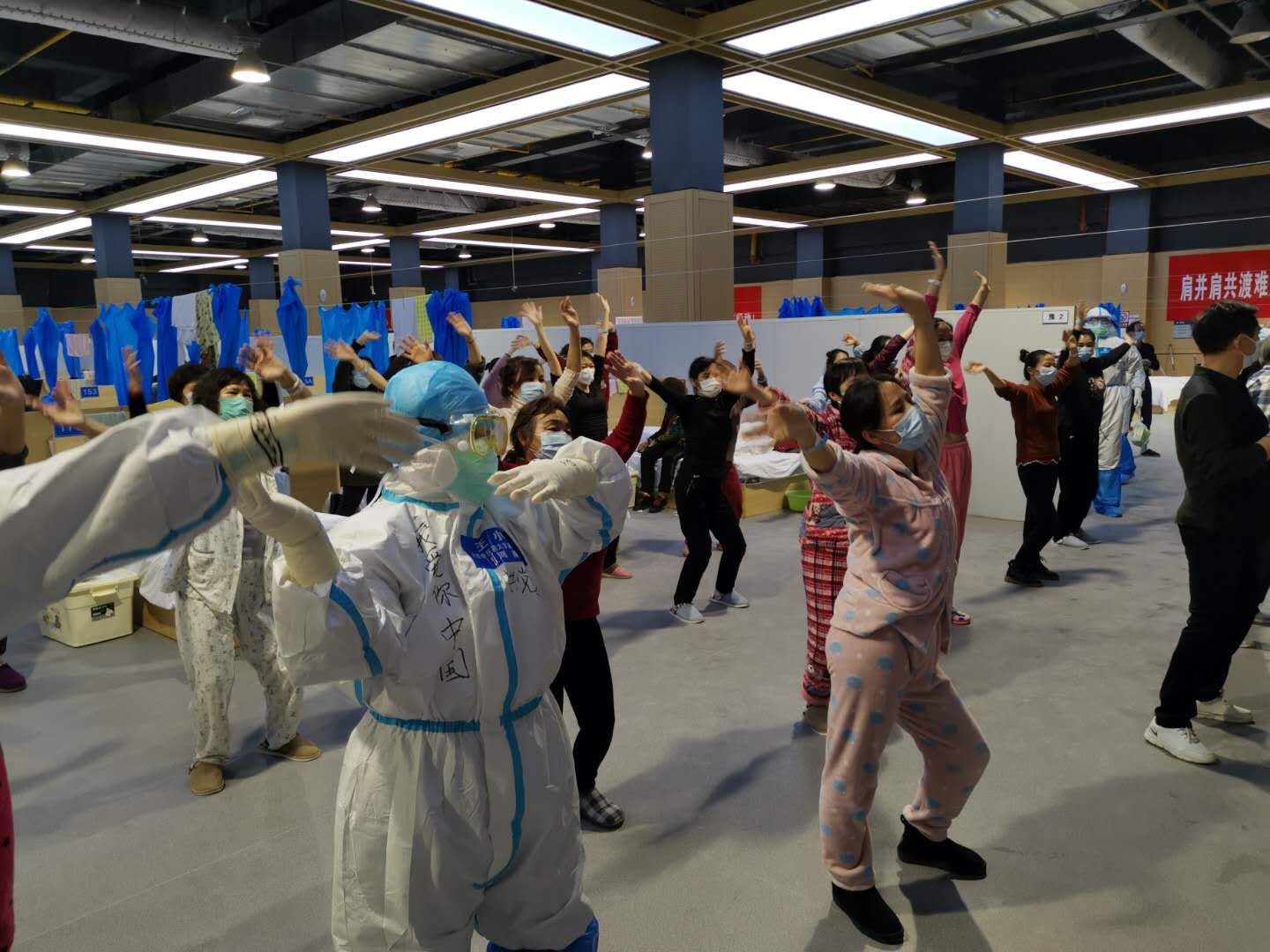 援鄂医护人员现场工作,援鄂医护人员的一天