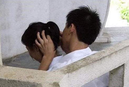 “妈妈,同桌总是摸我”,妈妈机智的做法,值得家长学习