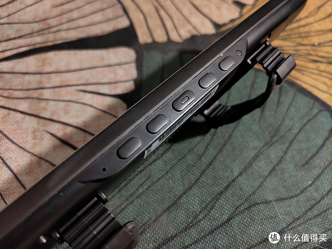 另类机车改造！流媒体后视镜竟能装在摩托上