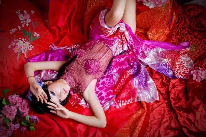 形容女子美貌气质的阅读句子,古今赞美女子的古诗词