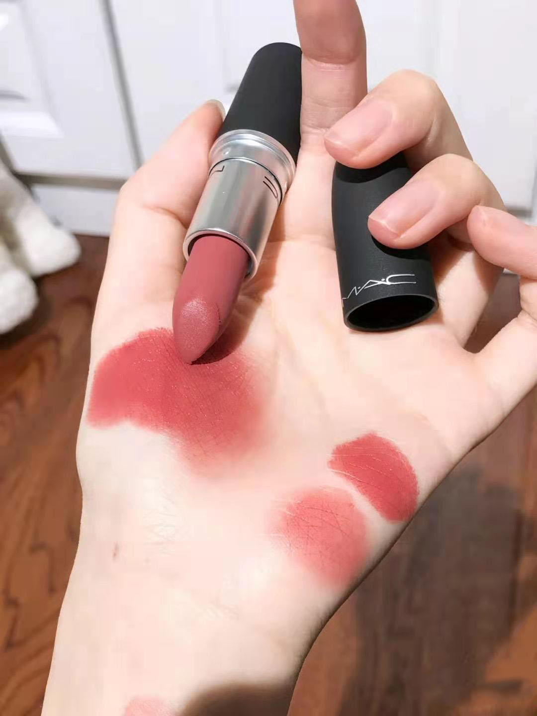 mac和欧莱雅的口红哪个更好,春天必备口红