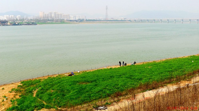 绕湘江徒步一圈多少公里,绕着长沙跑了103圈