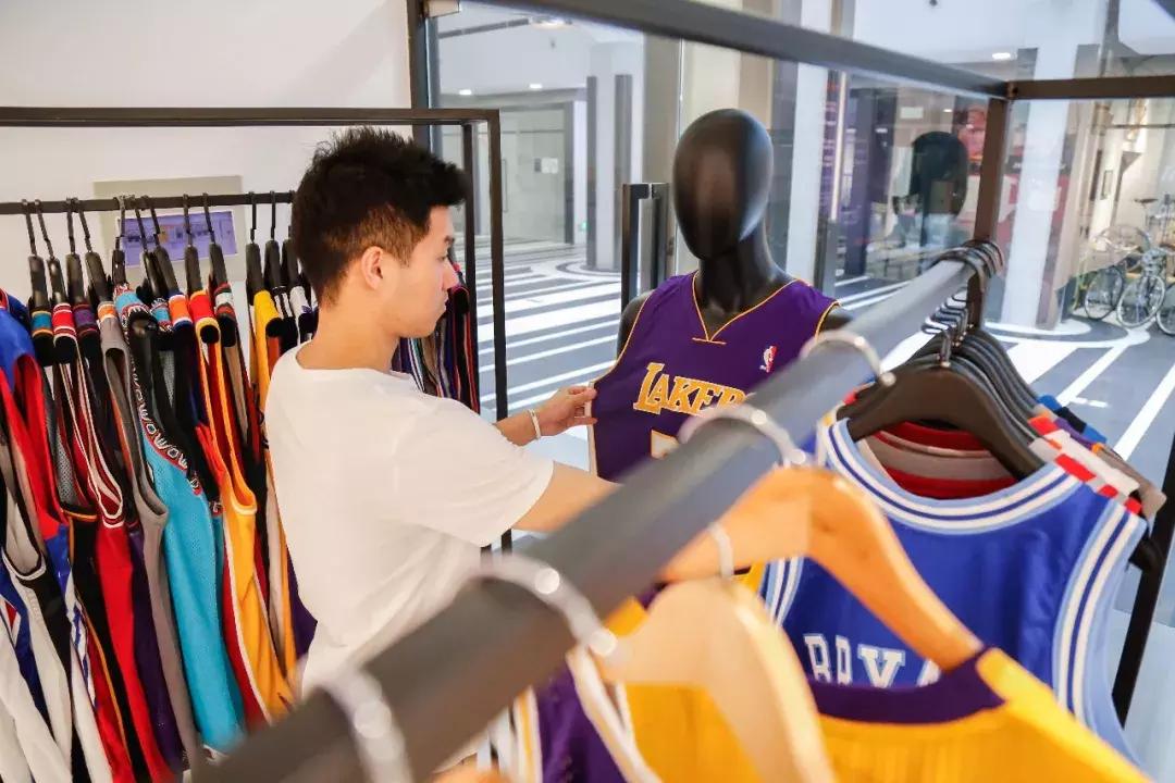 闲鱼上卖NBA“原味球衣”，2年落袋105万