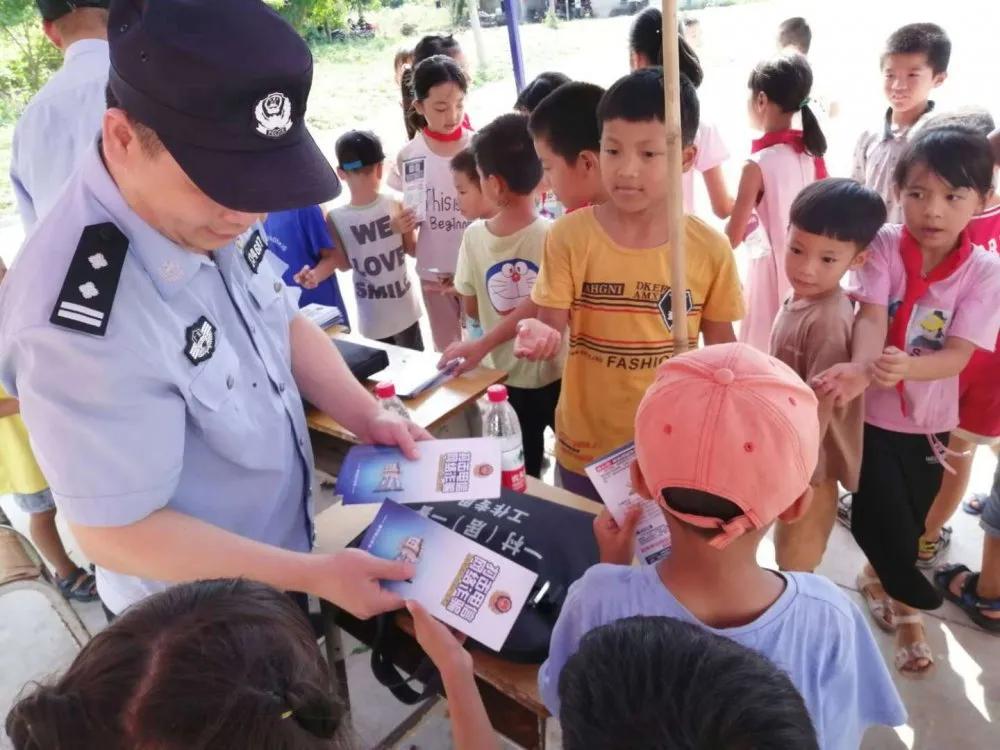 戳戳戳,这群人在惠东挨家挨户、街头摆摊,只为了……