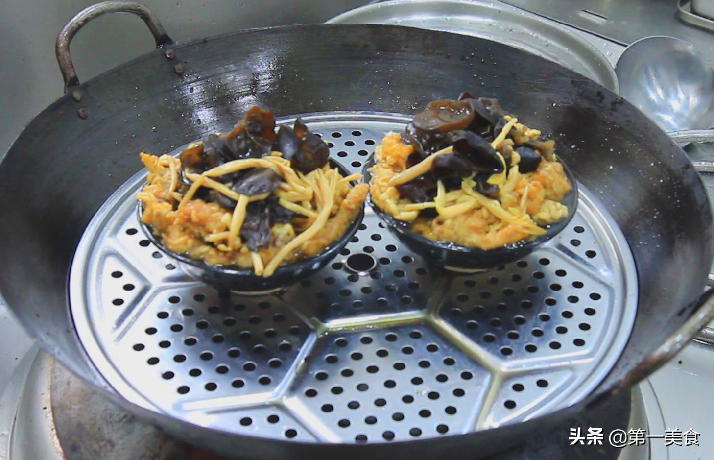 大厨做黄焖鸡米饭教学视频,大厨教你做黄焖鸡米饭的简单做法