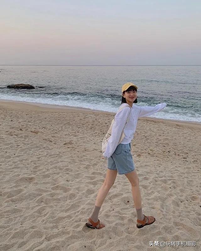 拍照不敢看镜头是自卑吗,拍照不会摆pose这些姿势超好看