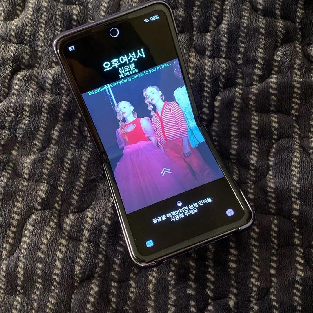 曾经风靡折叠手机,翻盖手机为什么消失了