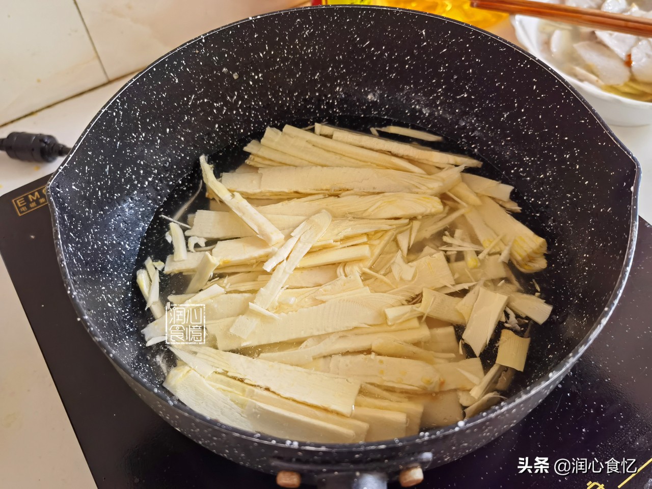 冬笋烧年糕冬笋要不要焯水后再炒,老母鸡炖冬笋冬笋需要焯水吗