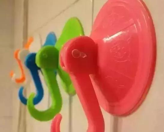 吸盘挂钩怎么去掉最快方法,家里的吸盘挂钩不再掉