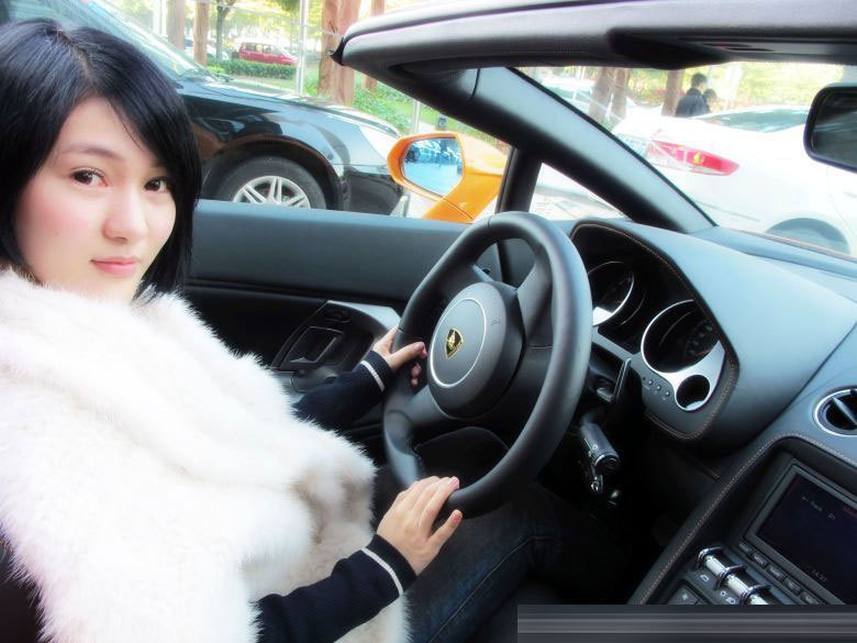 20岁收到上亿礼物,却从不敢认“干爹”,郭美美到底精明在哪?