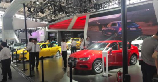 开个50平洗车店一年能赚多少钱,洗车店夫妻俩一个月挣多少