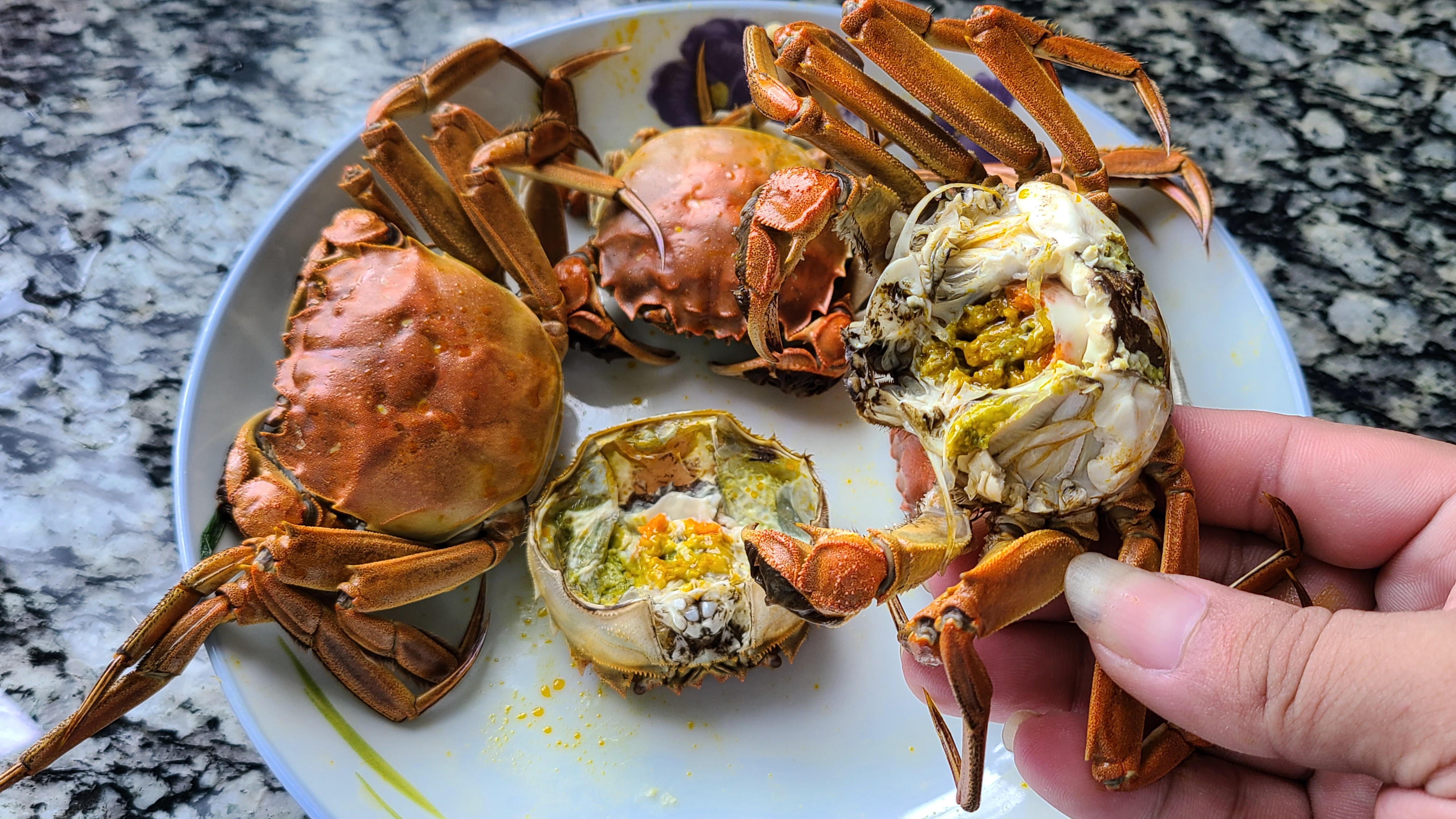 螃蟹的家常做法，鲜香美味又营养，一口咬下去，满嘴的蟹黄