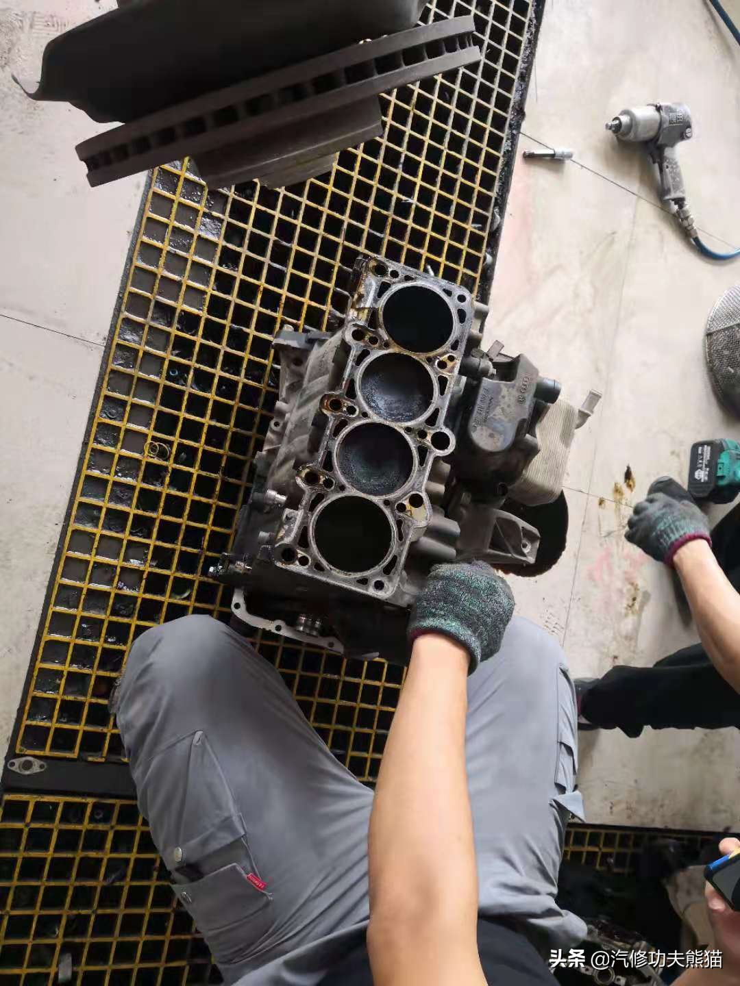 奥迪a6l烧机油1000公里烧多少正常,老a6l烧机油严重