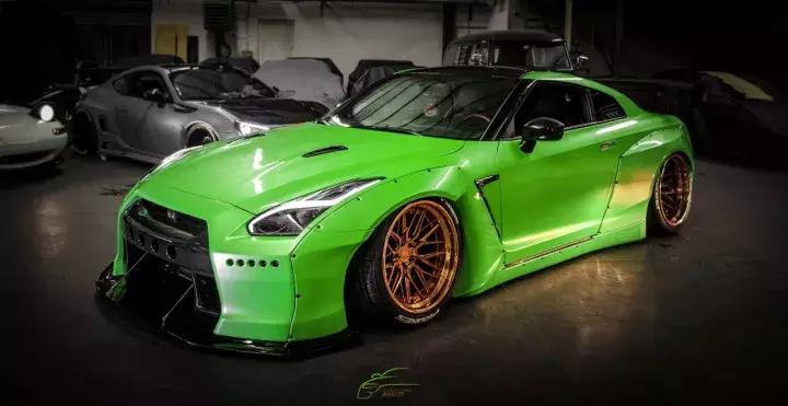 自从坐上了小姐姐的GT-R之后，天天都能体验速度与激情的快感