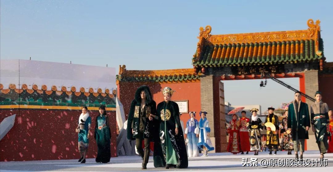 在沈阳故宫开活动,沈阳故宫红墙走秀视频