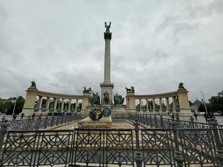 匈牙利的首都,当年陈强曾到此,两个儿子取名“布达”“佩斯”