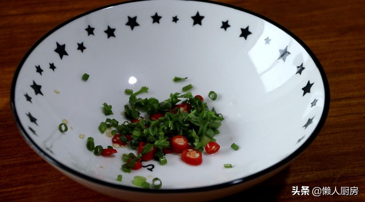 这是牛肉汤的懒人做法,肉嫩无腥味,好喝不油腻,味道香