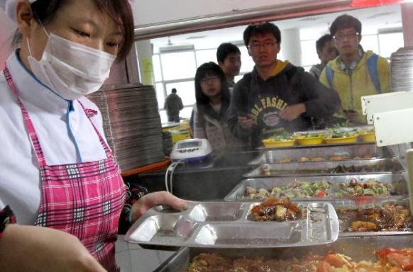 为啥大学食堂饭菜那么“便宜”?不怕“亏”吗?这4点原因很现实
