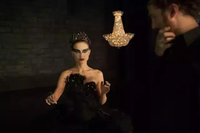 都是买不起的家具，为什么还是要去逛设计上海展