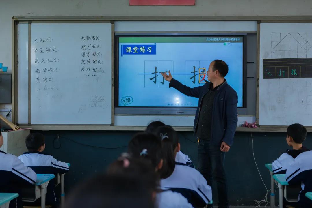 足球、跆拳道、葫芦丝、舞蹈唐河育才实验学校兴趣班趣味无极限