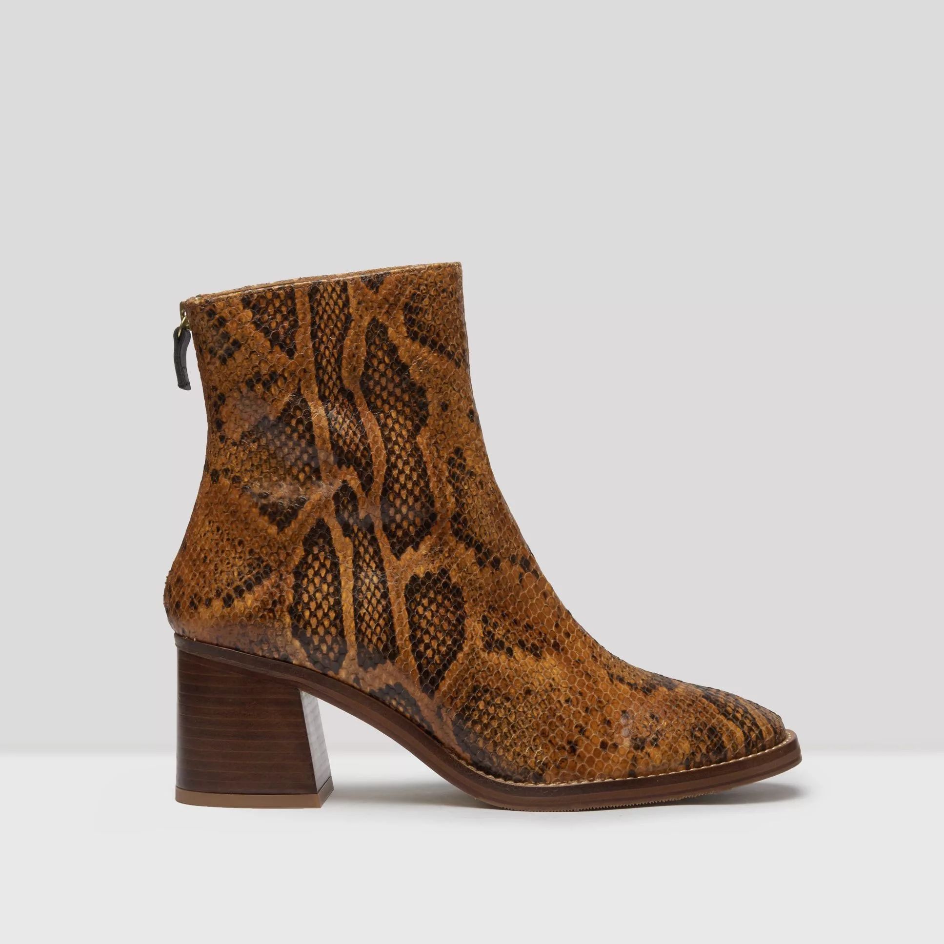 秋冬流行的靴子就买这3双,今年冬天必入款靴子