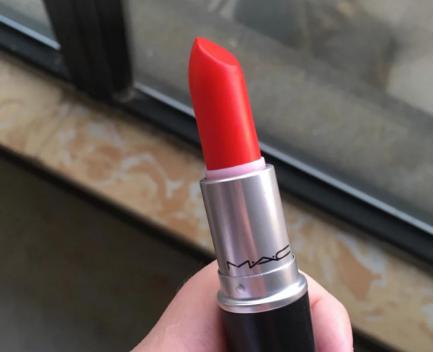 黄皮肤口红必买迪奥999色号,mac小辣椒和迪奥999哪个适合黄皮