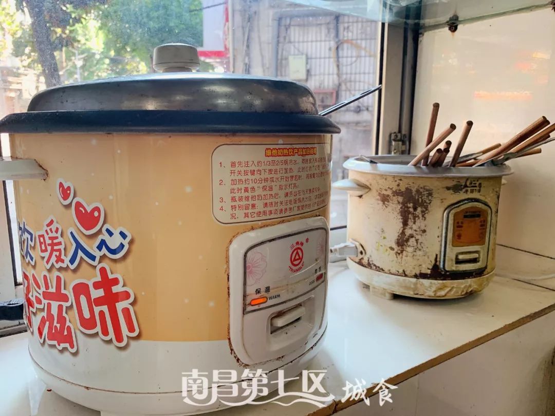 在民德路开了16年的水煮店,花甲肉腰子鸡脚都是心头好|城食19