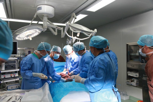 剖腹产横切刀口大还是竖切刀口大,剖腹产切口是横切好还是竖切好