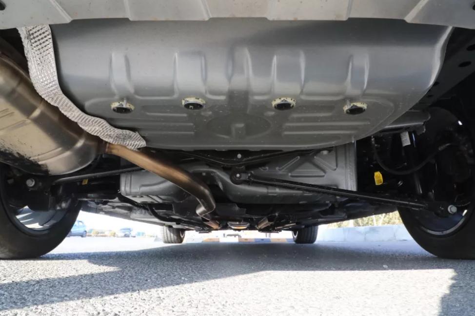 雪佛兰科鲁兹与日产轩逸哪个好,2017款雪佛兰科鲁兹底盘解析