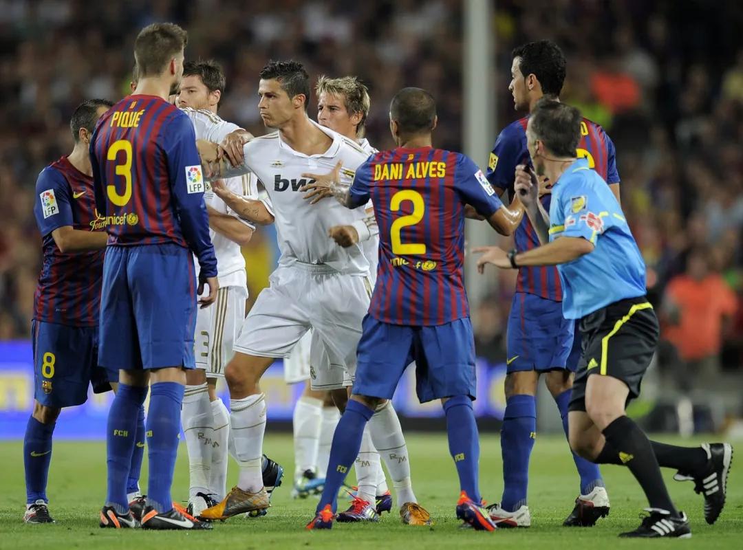 世界杯拥吻童话破灭背后：防得住谣言，却守不过时间